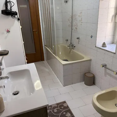 In - Lovely Near The Airport דירה *